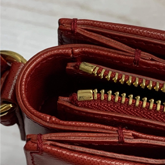 Salvatore Ferragamo Vara Bow Saffiano Leather 2 way bag with Gold tone hardware. - Picture 9 of 16